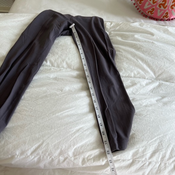 UNIQUE Lululemon Cropped Align Leggings in Graphite Purple - Picture 7 of 9